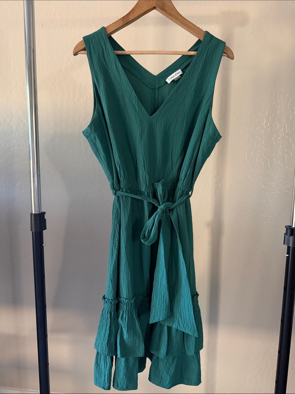 Calvin Klein Midi Dress with Tie Waist Sleeveless Crinkle V-Neck Size 12